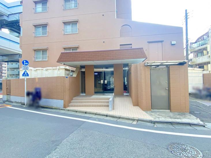 ファミネス梅屋敷-4-エントランス