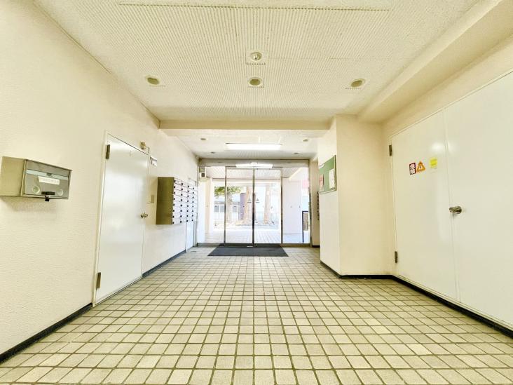 ドルフ目黒-11-エントランス