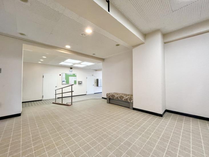 ドルフ目黒-13-エントランス