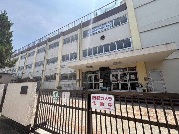 ベグレッタ　トーレ-26-小学校