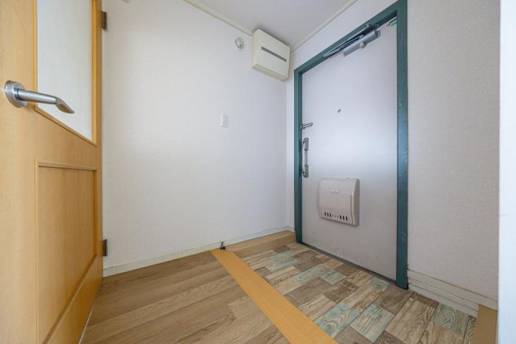 越中島三丁目ハイツ　１号棟-18-玄関