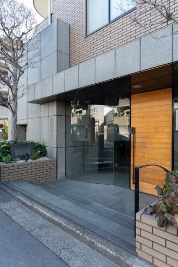 ディアパーク市ヶ谷南町-18-エントランス