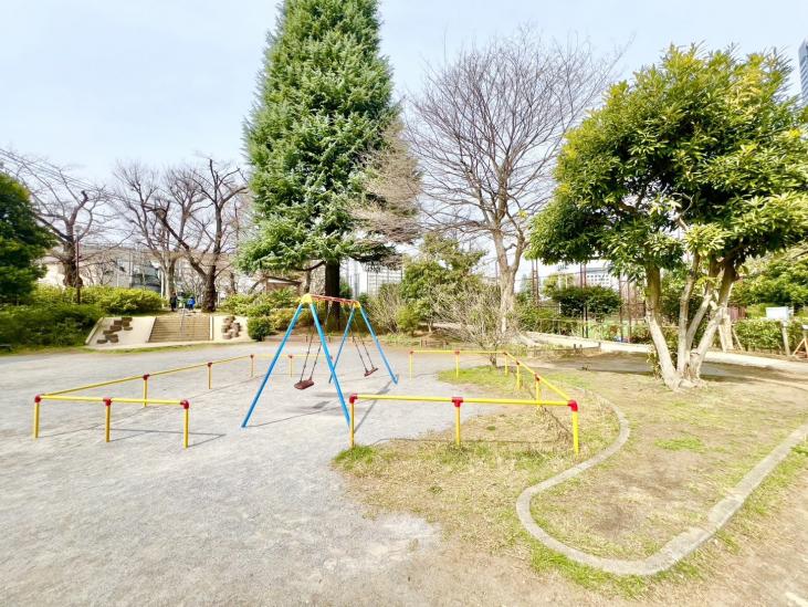 エクセルシオール新宿西戸山-31-公園