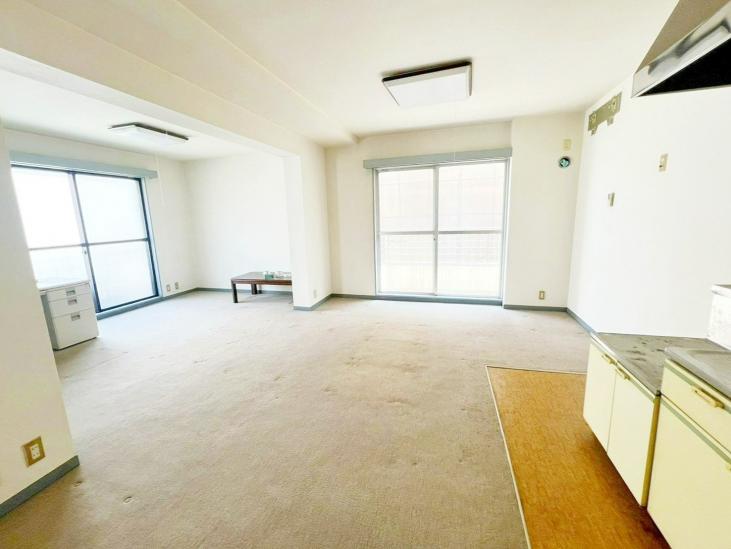 ストークプラザ諏訪台-10-リビング