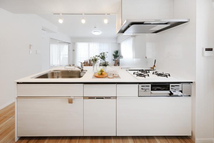 リブゼ横浜サザンテラス-13-キッチン