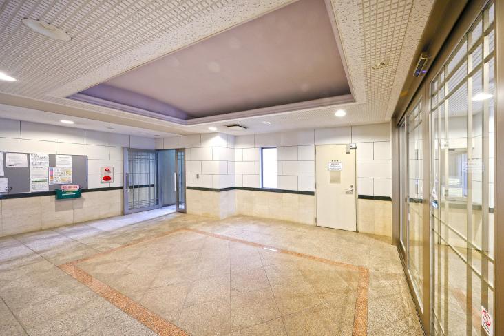 リブゼ横浜サザンテラス-17-エントランス