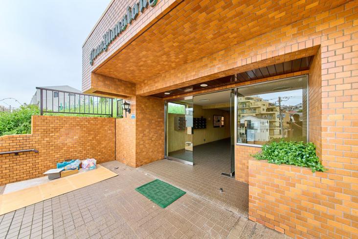 ライオンズマンション岸根公園-3-エントランス