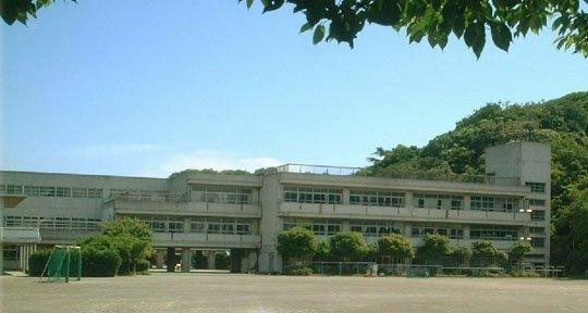 コスモ横浜本牧シーサイドテラス-58-小学校