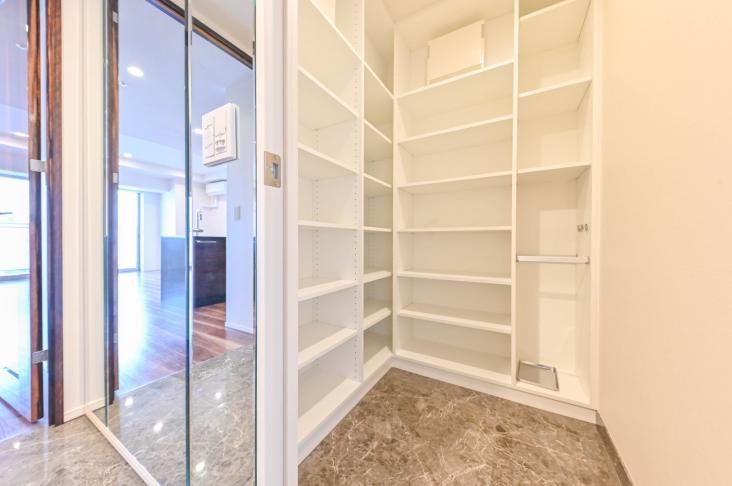 横浜MIDベースタワーレジデンス-12-収納