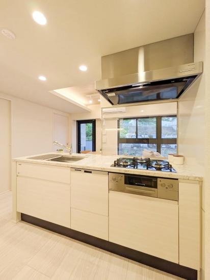 オープンレジデンシア横浜台町-11-キッチン