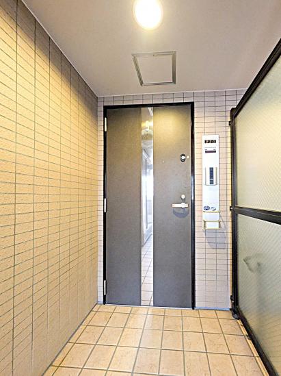 デイパーク横濱天王町-27-玄関