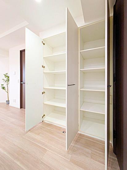 ヴェレーナシティ　パレ・ド・シエル　カルティエ２-16-収納