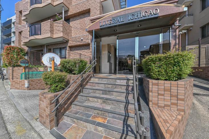 リベラル市が尾-3-エントランス