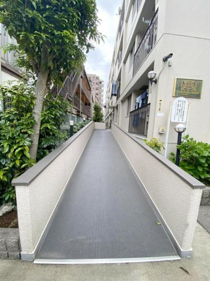 ライオンズマンション川口本町-11-エントランス