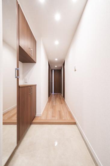 ローヤルシティ川口幸町-21-玄関