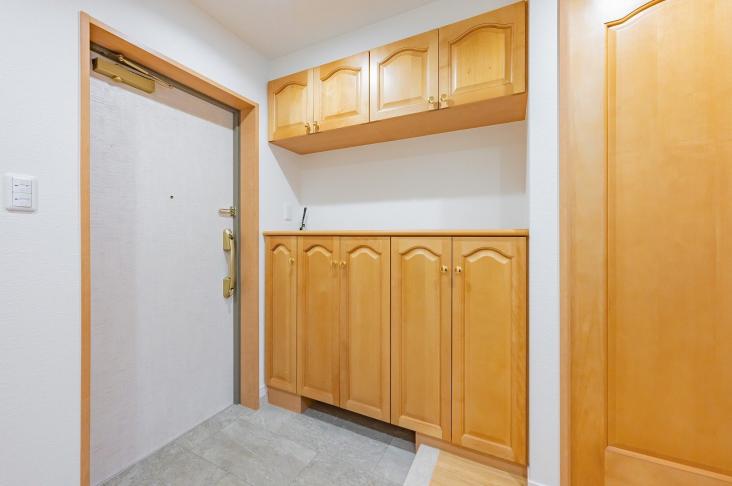 ローヤルシティ浦和岸町-16-玄関