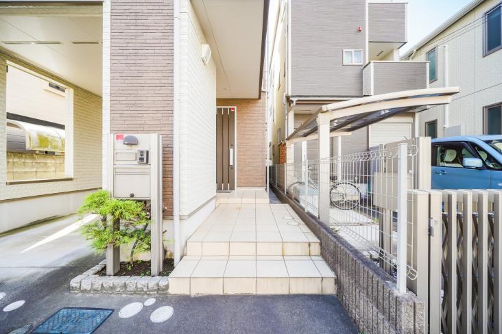 蕨市塚越七丁目中古戸建-4-玄関