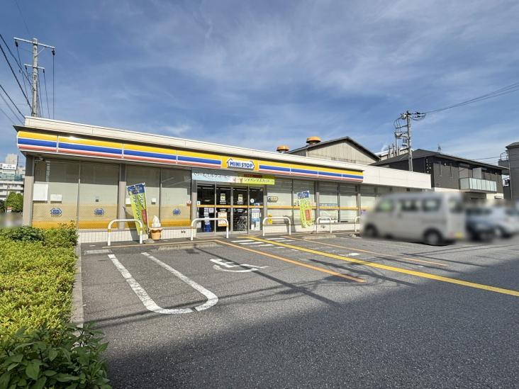 ウインザーハイム西川口-9-コンビニ