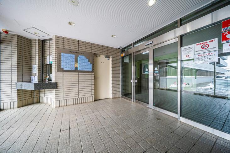 シャルマンコーポ鳩ケ谷-4-エントランス