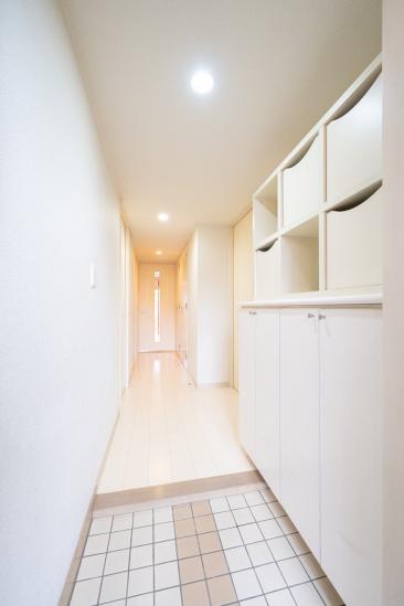 川口根岸パーク・ホームズ弐番館-11-玄関