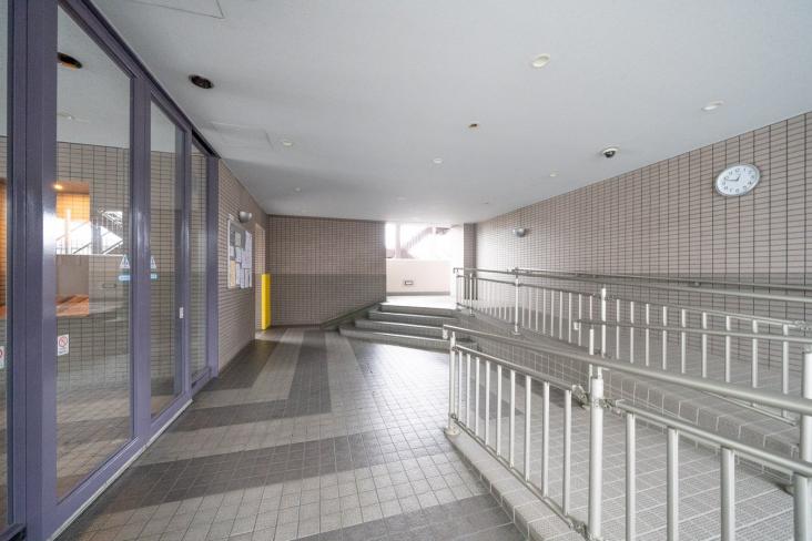 川口根岸パーク・ホームズ弐番館-15-エントランス