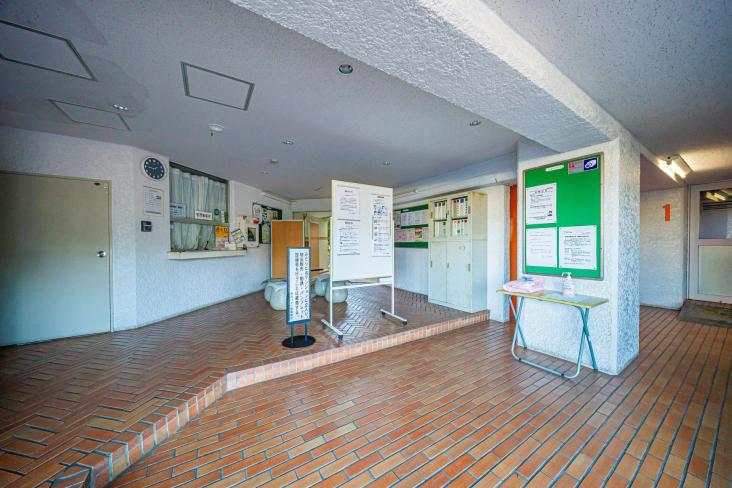 市川ハイツＢ棟-16-エントランス