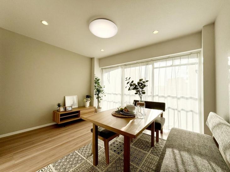 市川ファミリー第一マンション-4-リビング