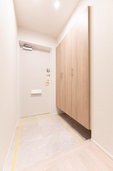 エルズ市川中山-12-玄関