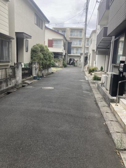 千葉県市川市南八幡一丁目土地-4-前面道路含む外観