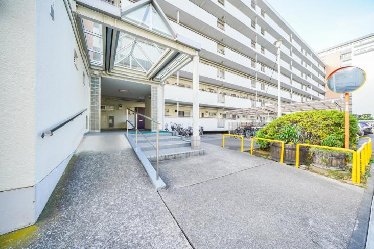 小栗原住宅１号棟-22-エントランス