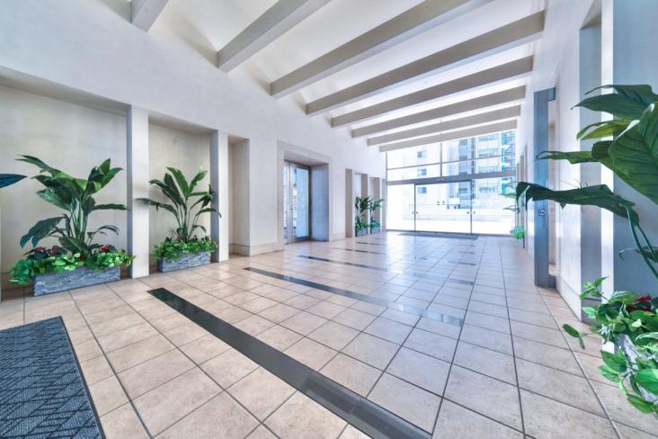 ワンダーベイシティＳＡＺＡＮ　フロントウイング -17-エントランス