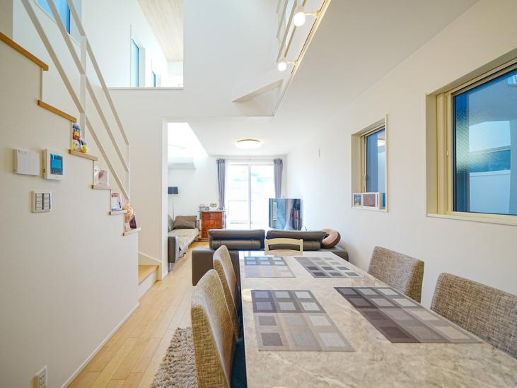 市川市北方一丁目戸建-3-リビング