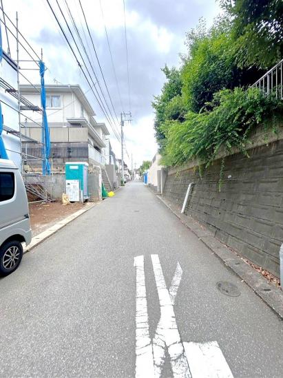 船橋市芝山四丁目土地（古家付）-3-前面道路含む外観