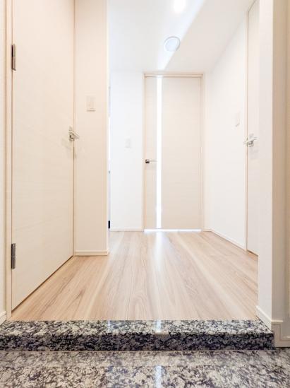 ベルシード梅島ブランシュ-18-玄関