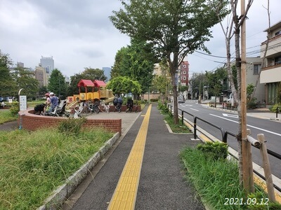 北区道路バリアフリー化（北区南谷端公園沿い）