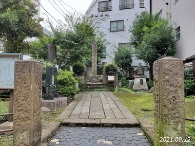 板橋駅東口 近藤勇の墓