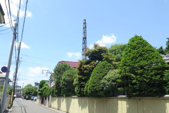 夕日の武蔵境住宅街 武蔵野市＞緑豊かな街並みと駅前に話題の図書館（武蔵野プレイス）がある「武蔵境」｜街並みと住みやすさを現地調査