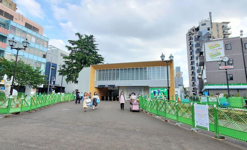 新駅舎の利用が開始された豊島園駅の外観