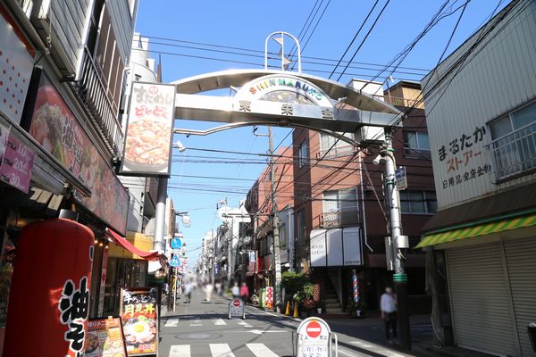 東口の商店街