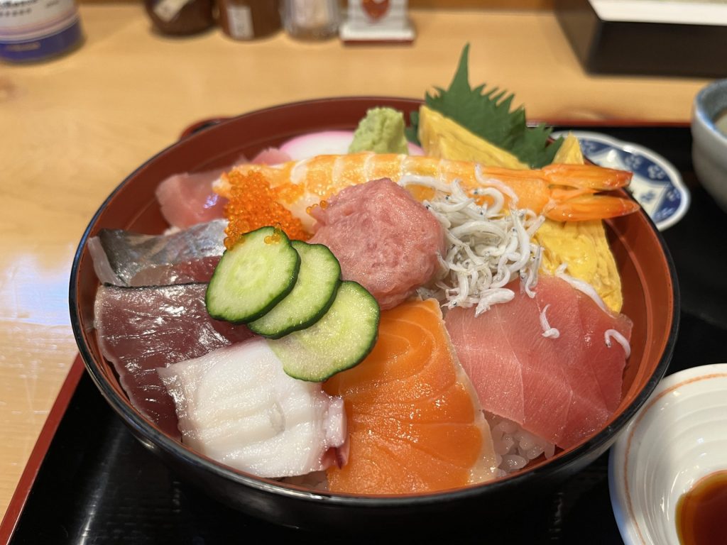 具沢山海鮮丼