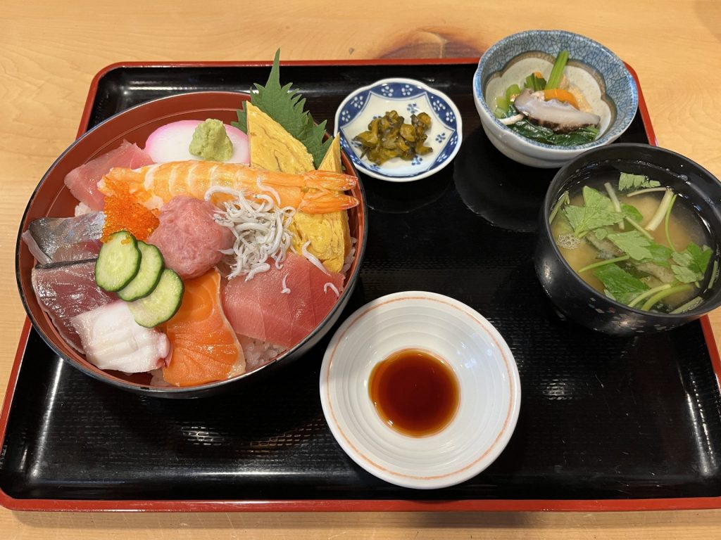 具沢山海鮮丼（セット）