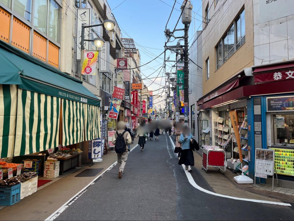 学芸大学駅 東口側の街並み