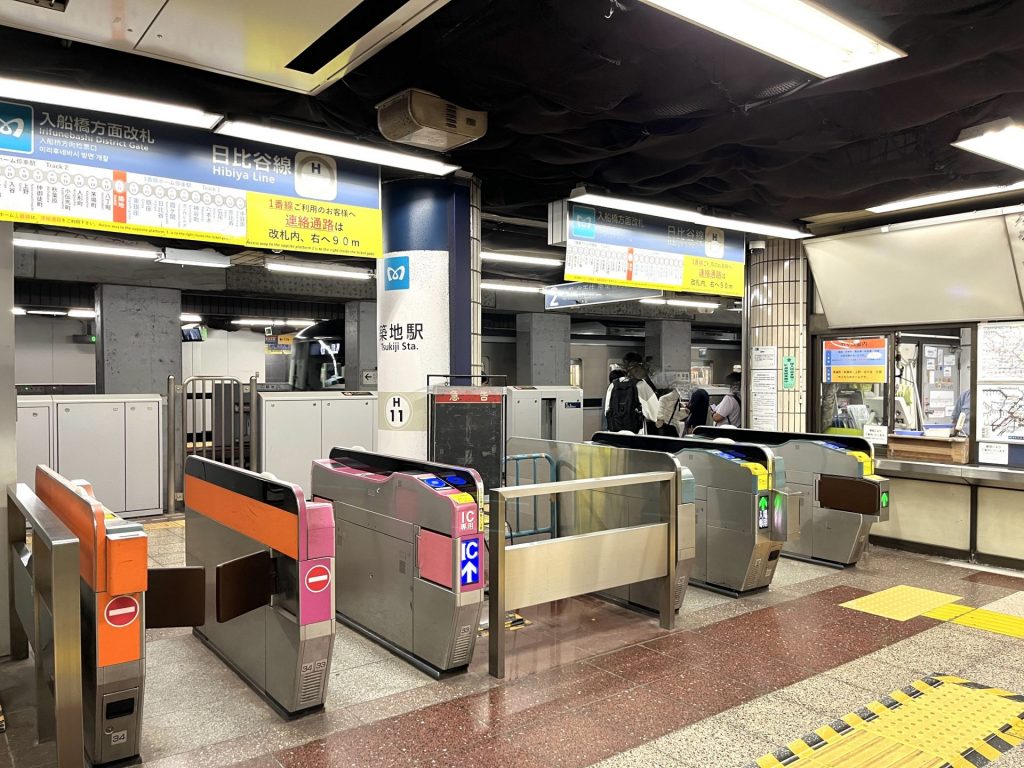 築地駅 入船橋方面改札