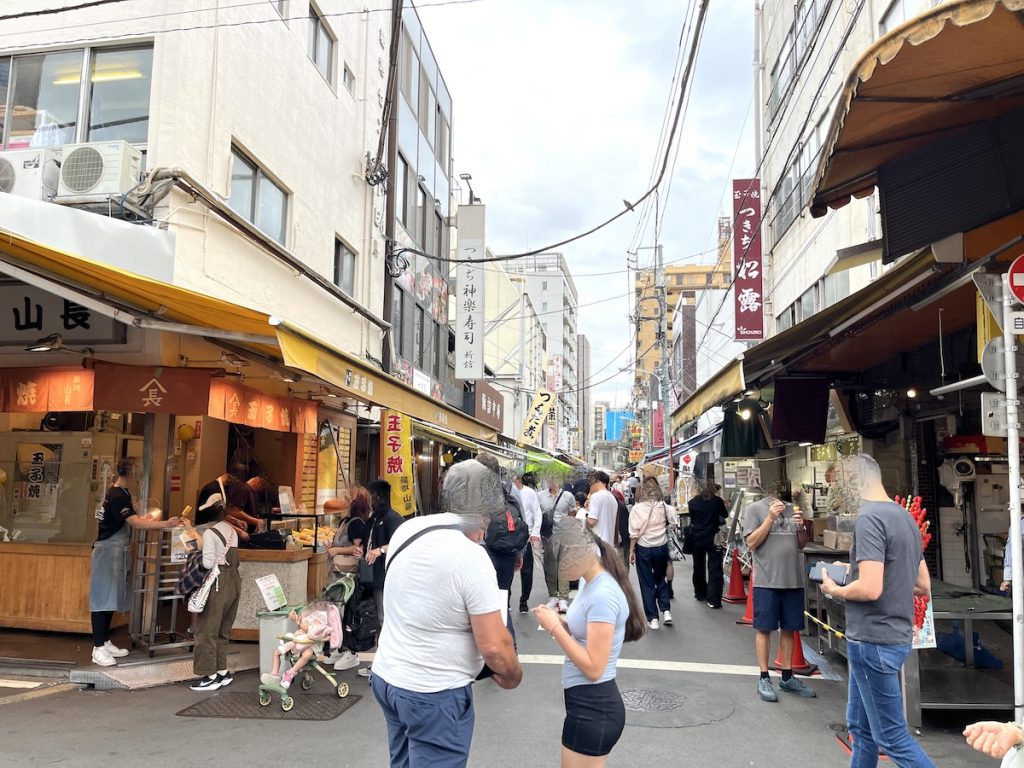 賑わう築地場外市場