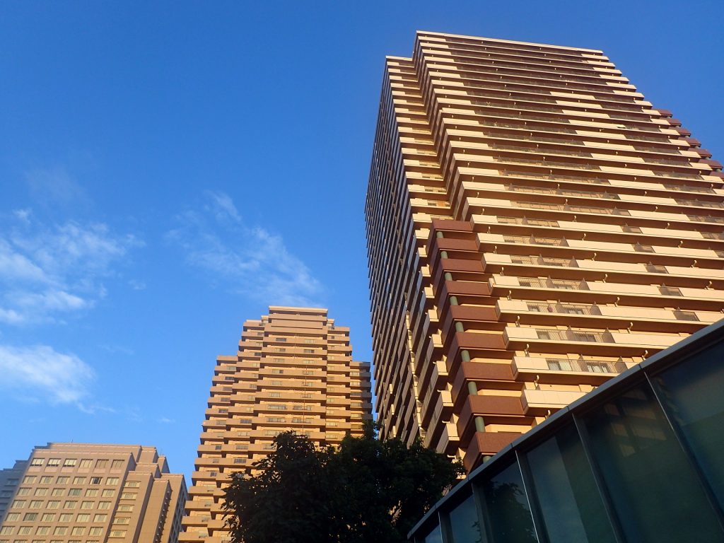マンションの維持費は高い？安く抑えるコツや支払えない場合の対処法を解説
