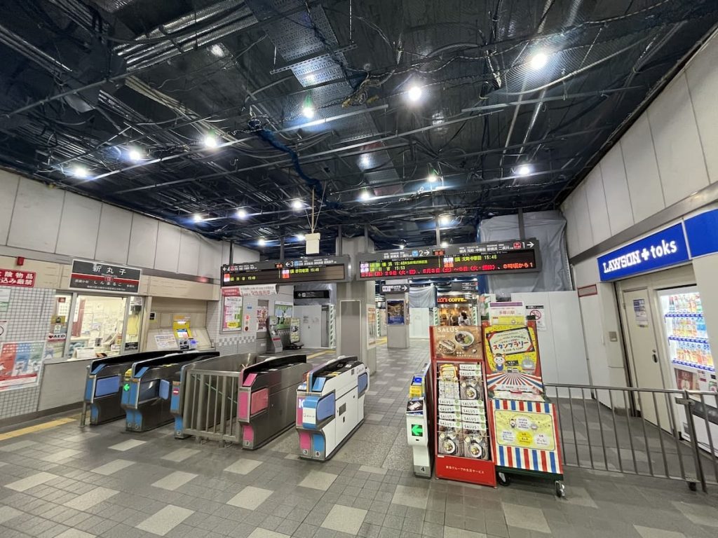 新丸子駅構内の様子