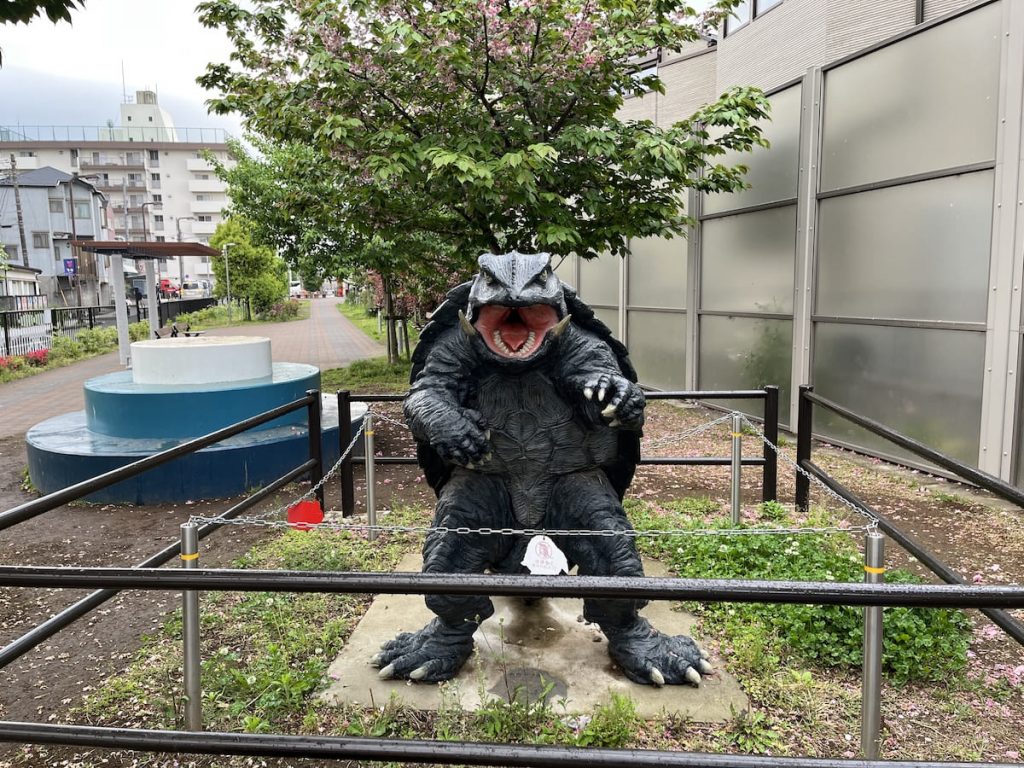 園内の怪獣「ガメラ」