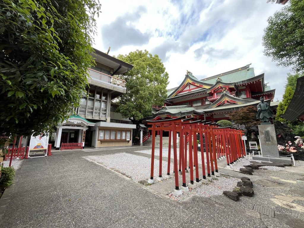 朱色の鳥居