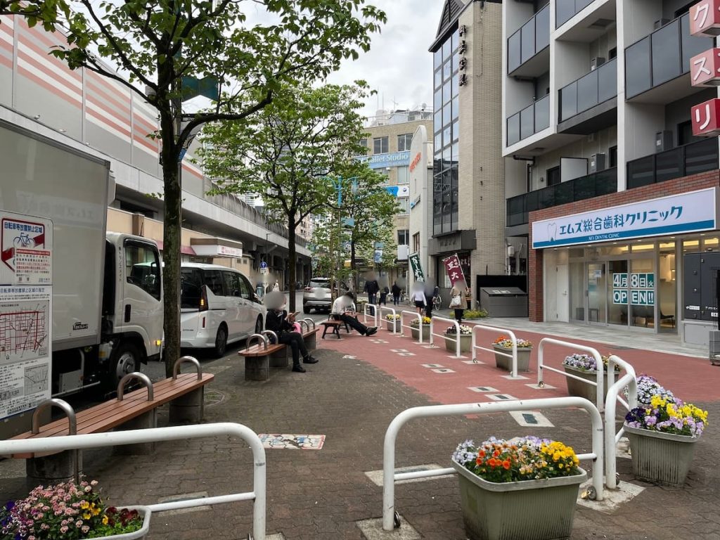 西口側