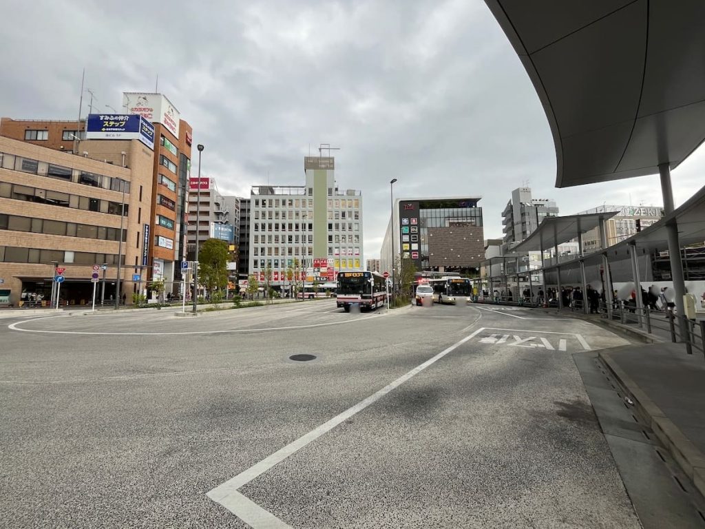 広場口